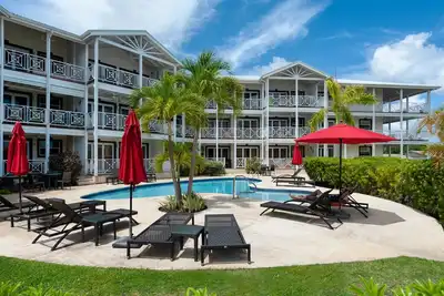 Image de Condo privé, vue sur la mer et à pied de la plage!