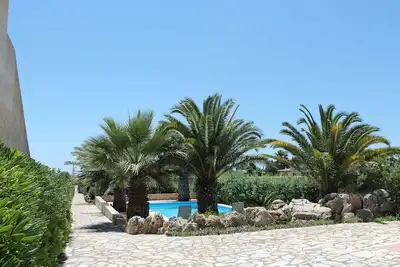 Image de Case Selinuntine - appartements en Villa avec jardin et piscine Ă Selinunte
