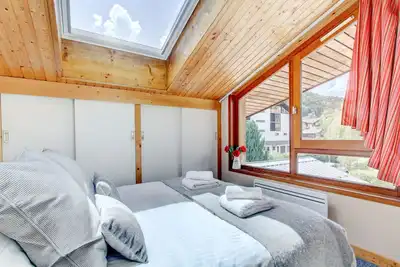 Image de Situé dans le centre du village le plus enviable, à 150 m des pistes.