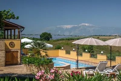 Image de L'parfaitement situé villa avec piscine, 5 minutes de la mer