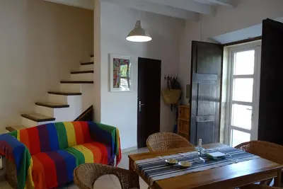 Image de Maison accueillante avec terrasse, vue à 360º sur les montagnes et la vallée.