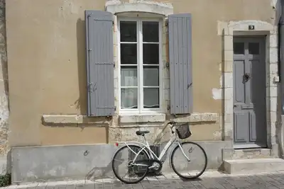 Image de Réthaise de charme Xvii éme, au coeur du village. Classée 4 étoiles
