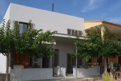 Image de Maison très lumineuse avec piscine privée à 300m de la mer.