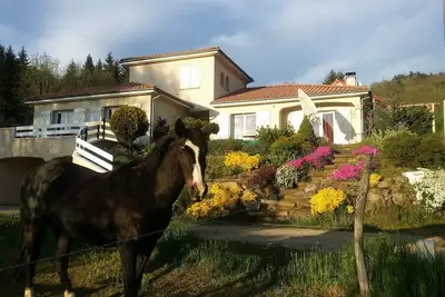 Image de Villa Vue Lac -20 %! Plage, Voile, Ski, Vtt, Rando, FORĂŠTS, Chateaux, Volcans. .