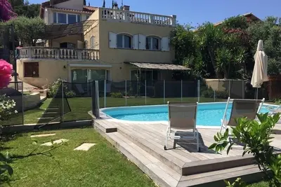 Image de logement familial au coeur de la Côte d'Azur - 8 personnes
