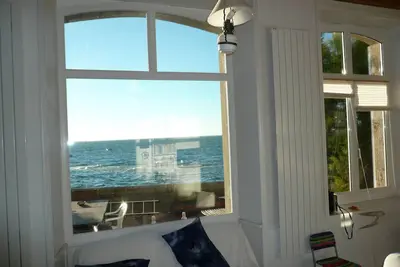 Image de Grande maison avec terrasse sur mer