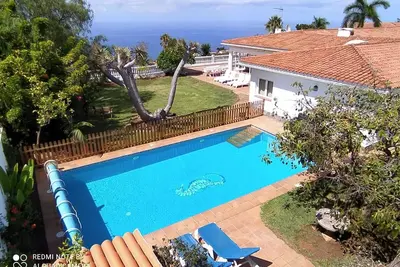 Image de Villa de luxe, piscine privée, imprenable vue mer et montagne