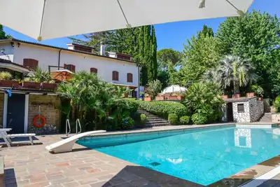 Villa with large private pool, billiard 20 kms northern Rome & 3km from village