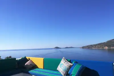 Image de Villa de luxe contemporaine à 150 mètres de la mer avec piscine privée