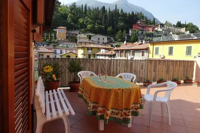 Elégant appartement sur le lac avec un parking privé et terrasse