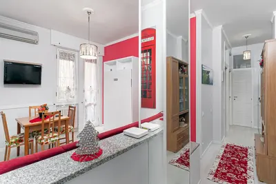 Image de Milan: Confortable appartement à trente mètres du métro et à quinze minutes du Dome!