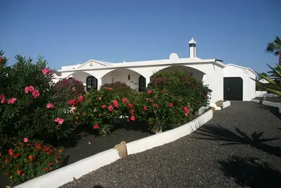 Image de Private, established, well appointed villa with excellant sea views.