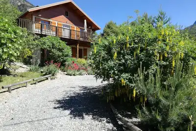 Image de Chalet de montagne spacieux pour famille. Balades, ski, vtt, eau vive, golf