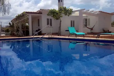 Maison individuelle avec piscine privée et Wifi à côté de Novo Sancti Petri