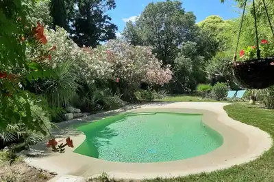 Image de Maison de caractère en pierres avec piscine chauffée et jacuzzi