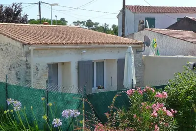 Image de Maisonnette classée *** de pays avec jardin.