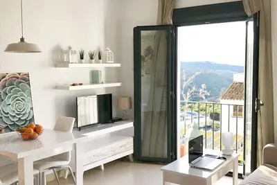 Image de 5 * Notée Appartement de luxe ~ connexion Wi-Fi ~ ~ AirCon Près de la plage ~ Marche pour les restaurants.