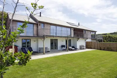 Image de 5 * Grande maison pour familles et animaux domestiques avec vue sur la côte de l'île Burgh.