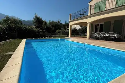 Image de Villa spacieuse avec piscine privée chauffée dans un village de montagne