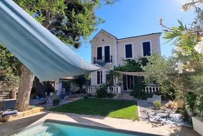 Image de Maison avec jardin et piscine (non clôturée), Animaux bienvenus