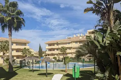 Image de Superbe appartement sur un complexe primé, très bien situé près de la plage.