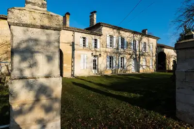 Image de Français Agritourisme près de St Emilion construite en 1860 avec le charme des vignobles