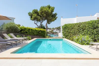 Image de Villa de luxe de 5 chambres avec piscine chauffée surplombant l'estuaire de Cala d'Or