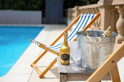 Image de Les nouvelles salles de classe près de Bath - 10 personnes. Bain à remous, piscine, wifi, lave-vaisselle, table de billard