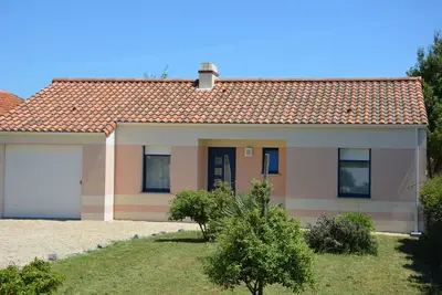 Image de Maison de caractère  150 m bord de mer. Plage 600 m. Au calme!