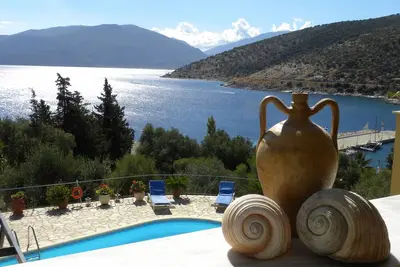 Image de Villa de luxe avec piscine privative, de superbes vues sur la mer, entièrement climatisée, avec barb
