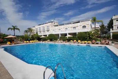 Image de Excellent Valeur penthouse 5 *, superbes vues, wifi / piscines intérieure / extérieure, piscine pour enfants
