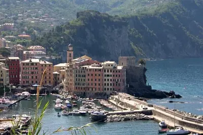 Image de Deux fenêtres sur le port de pêche
