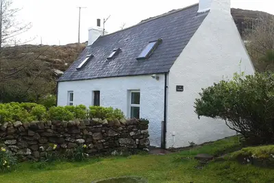 Image de Chalet de crofter confortable, à distance sur la rive du Loch Torridon, idyllique, Animaux de compagnie acceptés