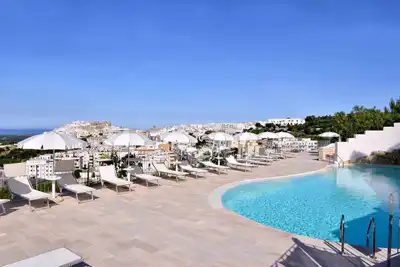 Image de Piscine, jardin, véranda, 5 couchages, parking, centre à 700 m, plages à 8 km