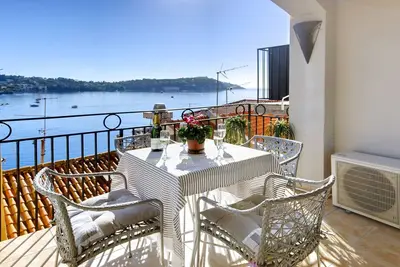 Image de Villefranche, appartement, vieille ville, terrasse, vue sur mer, près de Nice