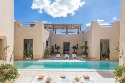 Image de Fantastique villa d'architecte privée sans vis a vis et piscine chauffée privée
