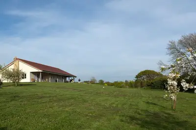 Luxury south facing bungalow set in a meadow, near coast and country.