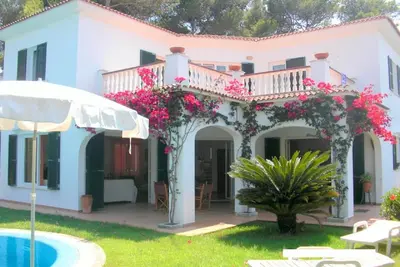 Image de Grande Valeur. Villa ÉLÉGANT De La Mer à côté de la plage de Cala Blanca. Facile à marcher.