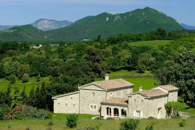 Image de Drôme provençale maison de campagne calme