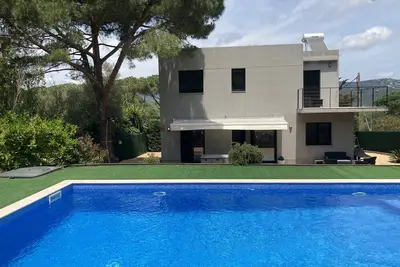 Image de Nouvelle fabuleuse villa avec piscine privée sur la Costa Brava
