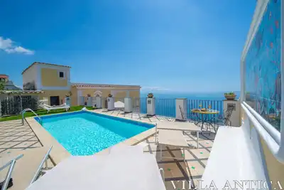 Image de Villa ancienne avec vue fantastique sur la mer et piscine à quelques minutes de Positano
