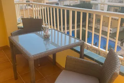 Image de Appartement avec vue sur la piscine et les jardins paisibles entièrement enregistré