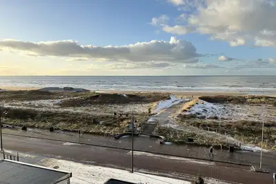 Image de Appartement luxueusement meublé boulevard avec vue sur mer