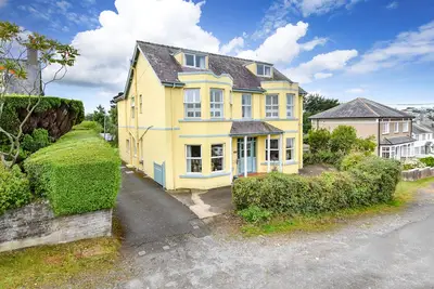 Image de Fabulous Family House Dans le centre d'Abersoch, avec une plage utile Hutte