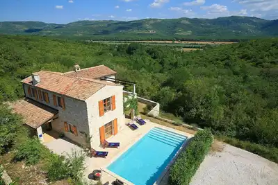 Belle villa dans un emplacement exceptionnel, piscine 10X5m, Wifi, vue imprenable