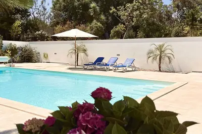 Image de Appartement moderne avec piscine privée