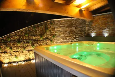 Image de Nouvel Appartement Avec Jacuzzi Privatif Cheminee Classe 4 Etoiles