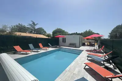 Image de Villa à Les Mathes avec piscine privée chauffée - Villa Cachée (8 personnes)