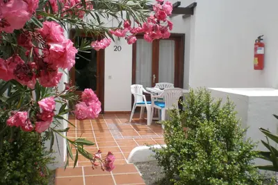 Image de 2 Bed Ground Floor in small complex and close to all amenities 1 minute seafront