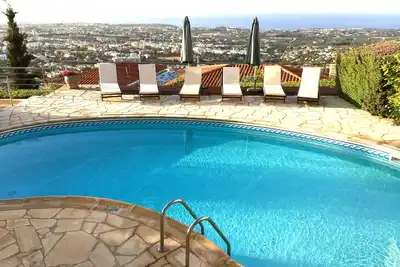 Image de Vues fantastiques et hébergement, avec piscine privée, salle de jeux et climatisation